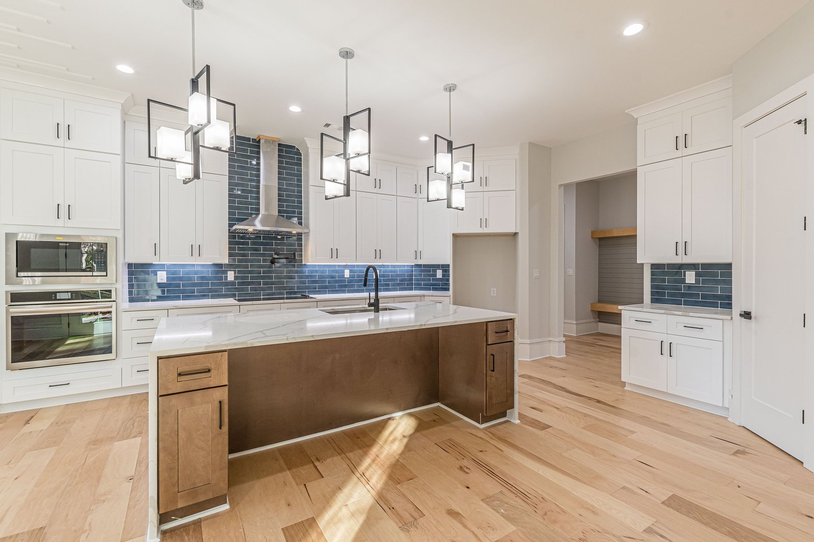 118-web-or-mls-Darwish Dr-118