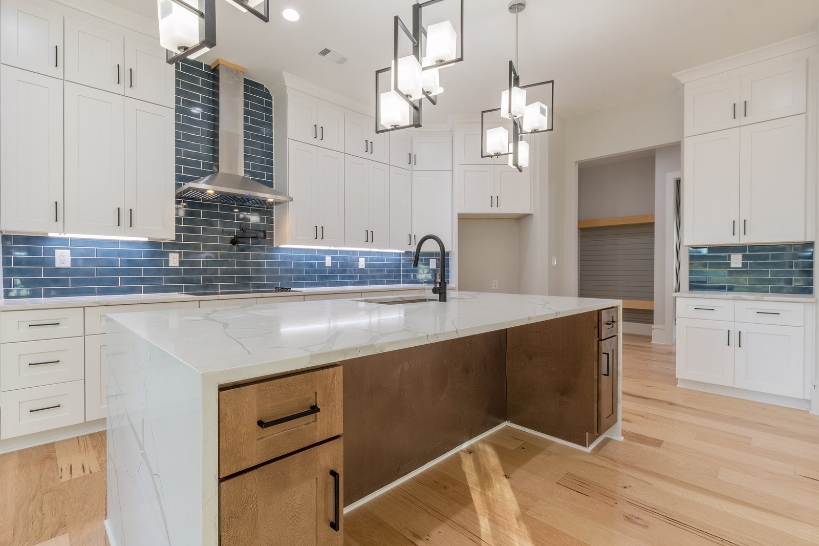 121-web-or-mls-Darwish Dr-121