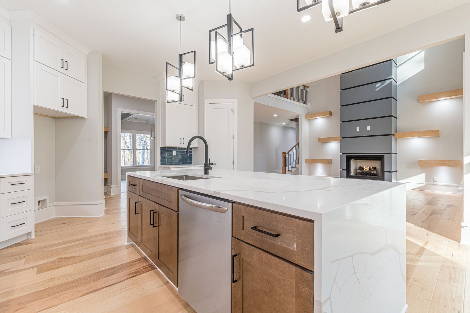 122-web-or-mls-Darwish Dr-122