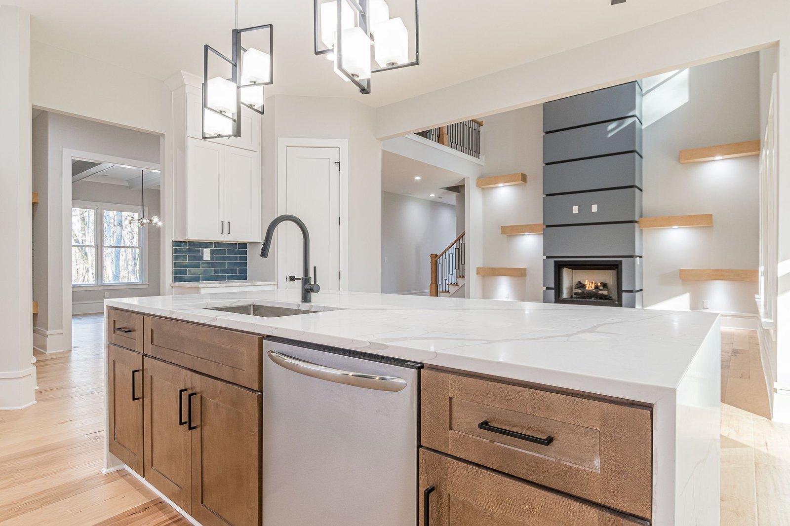 123-web-or-mls-Darwish Dr-123