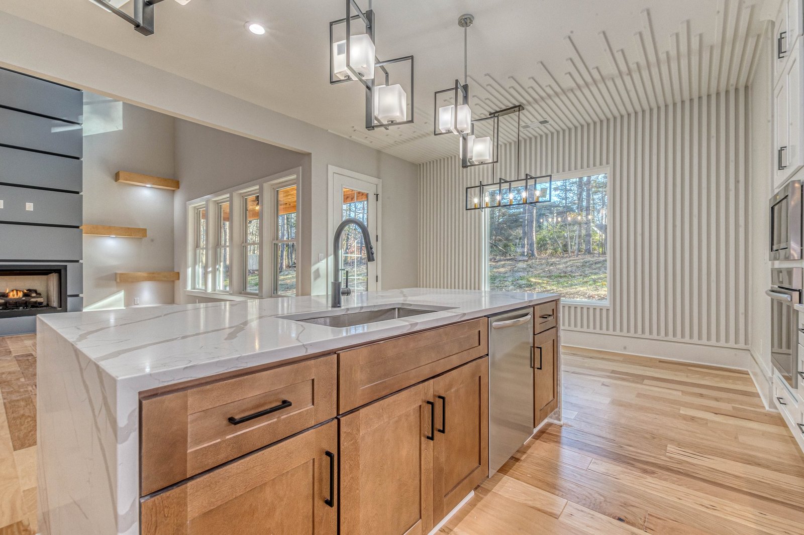 131-web-or-mls-Darwish Dr-131
