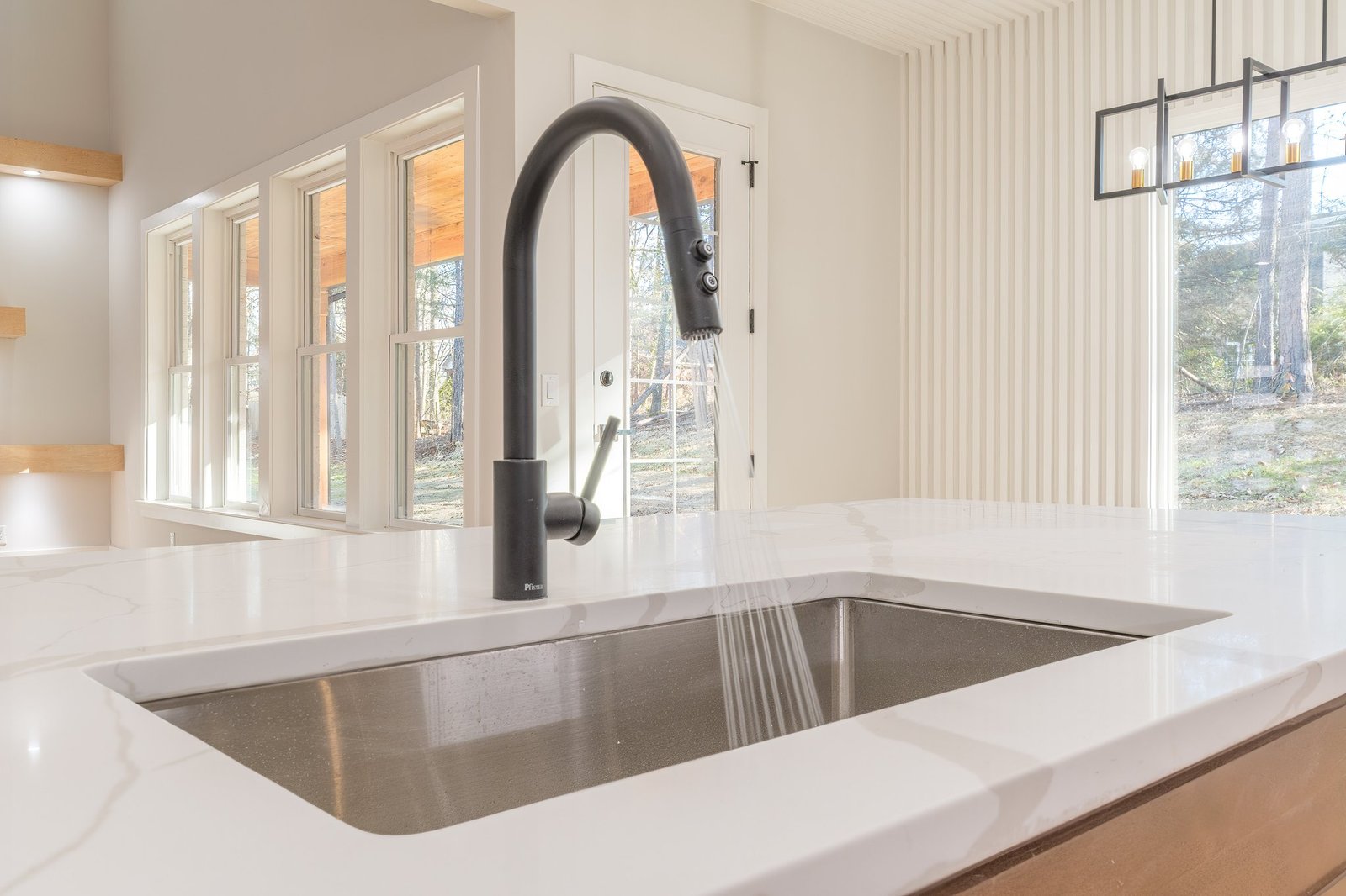 137-web-or-mls-Darwish Dr-137