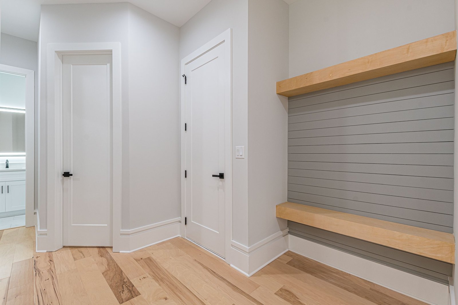 146-web-or-mls-Darwish Dr-146