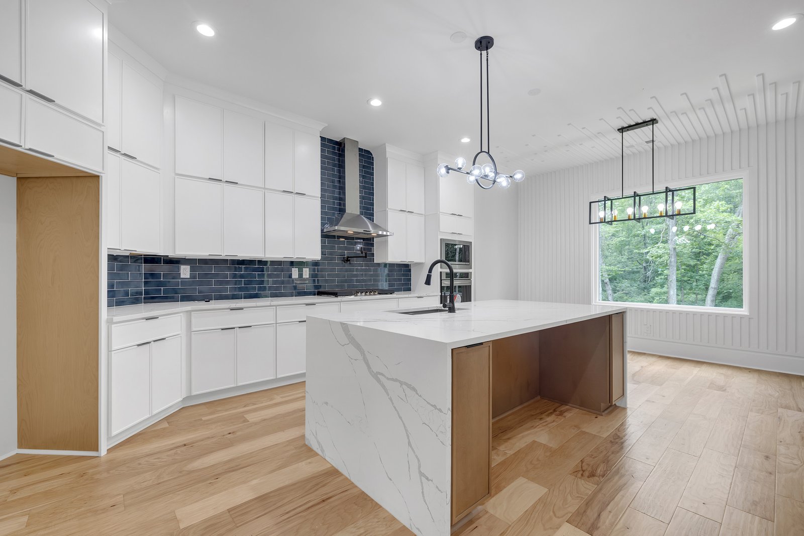 2015 Fountainbleau dr -12