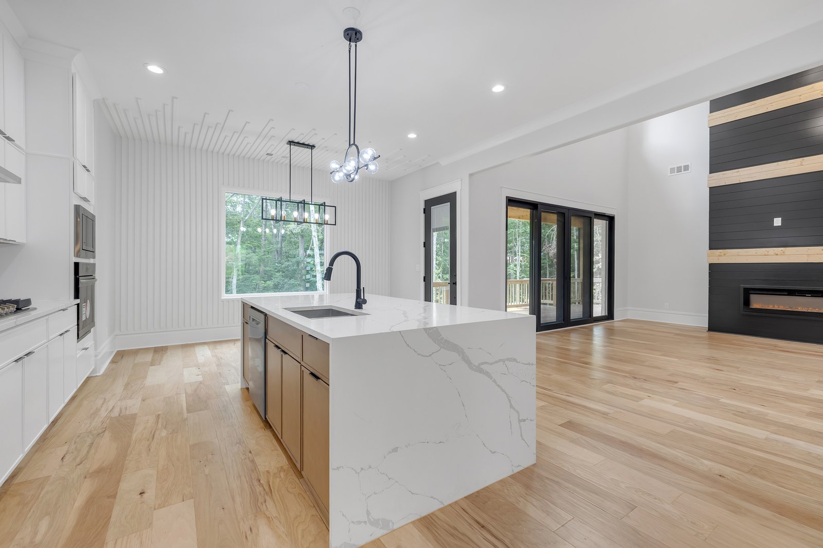 2015 Fountainbleau dr -13