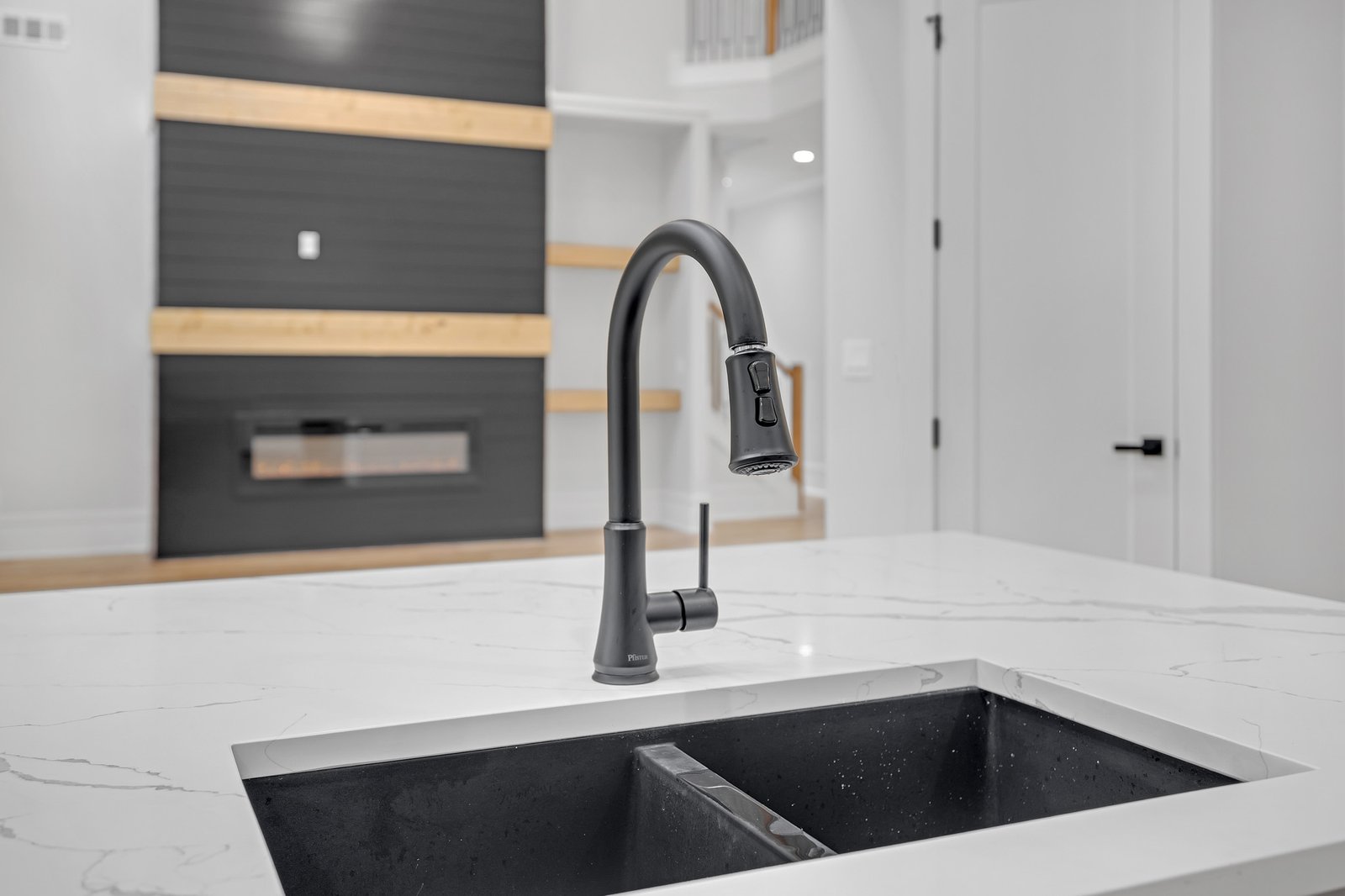 2015 Fountainbleau dr -14
