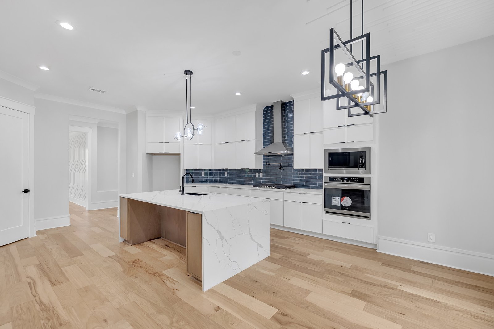 2015 Fountainbleau dr -17