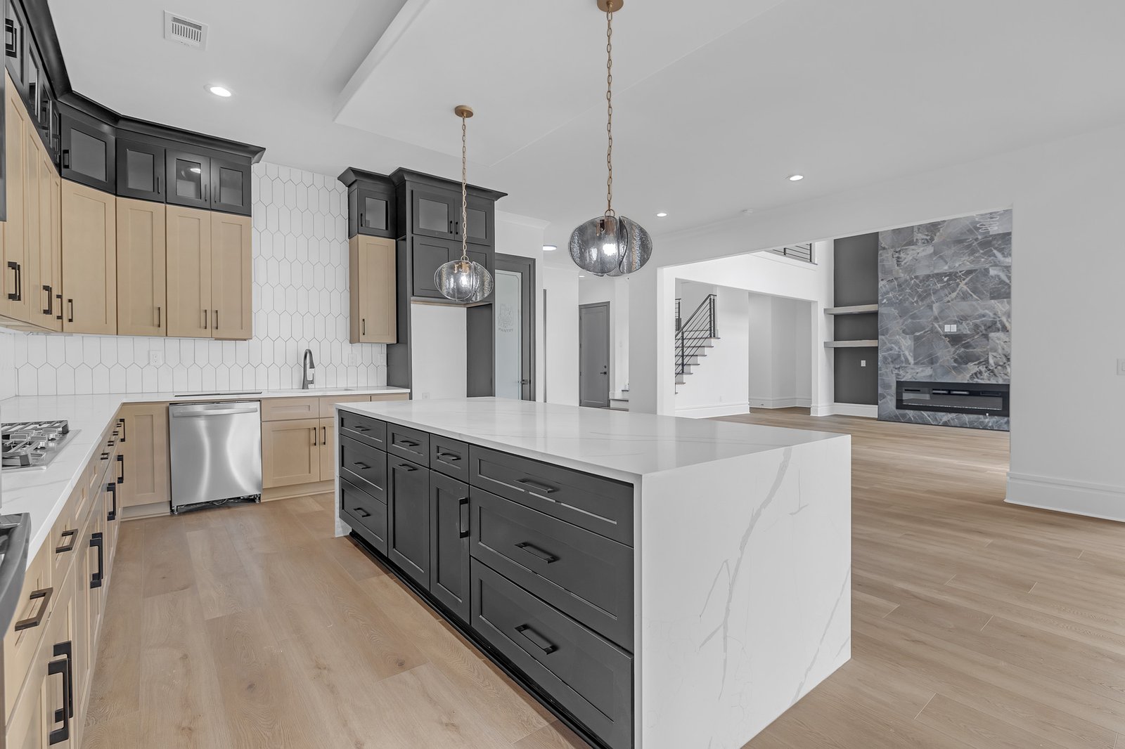 532 Saint Samber Dr-09