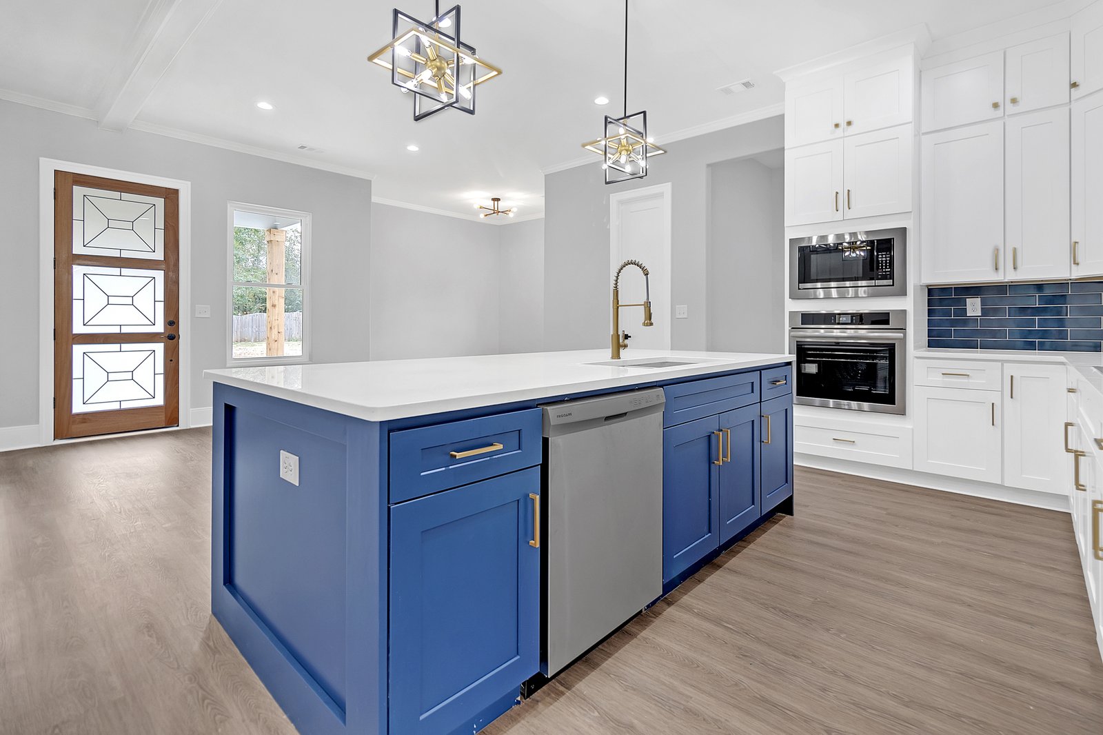 7025 Mandevilla Ln-07