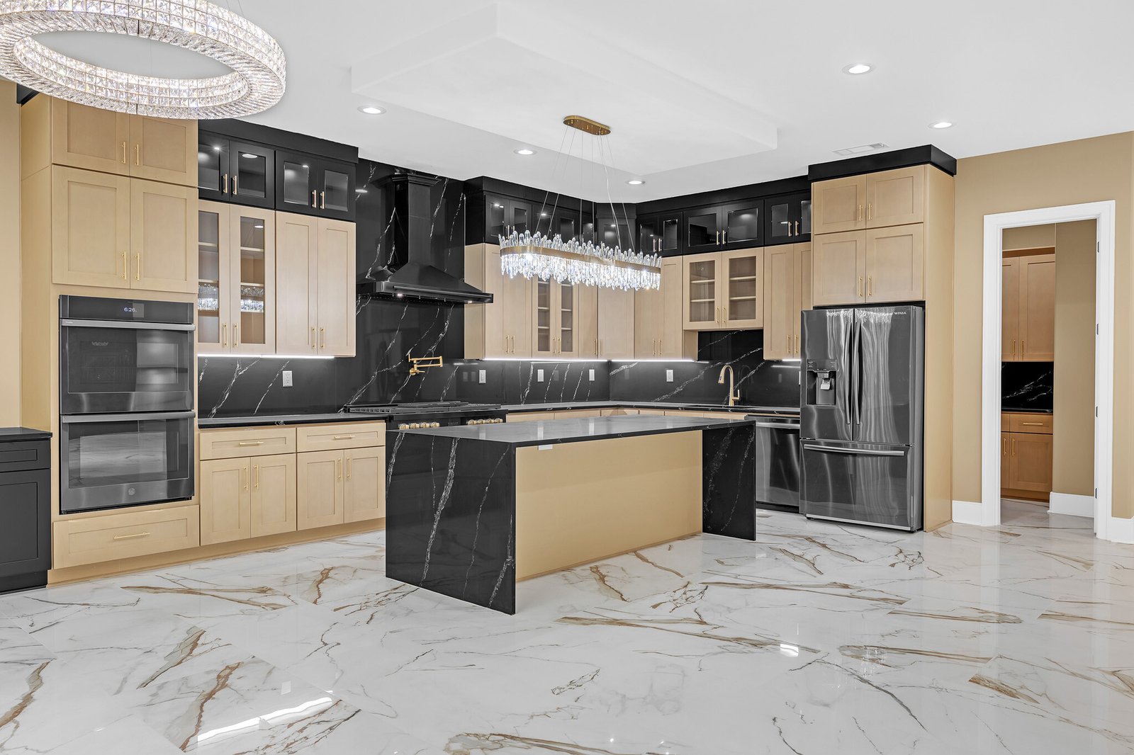591 Decoupage Dr-19