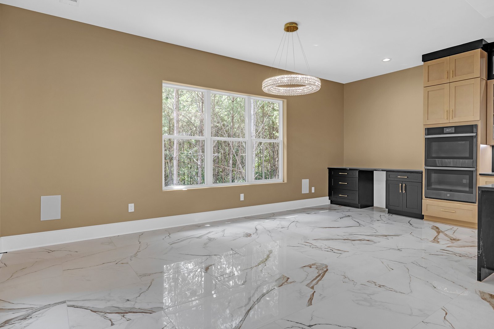591 Decoupage Dr-23