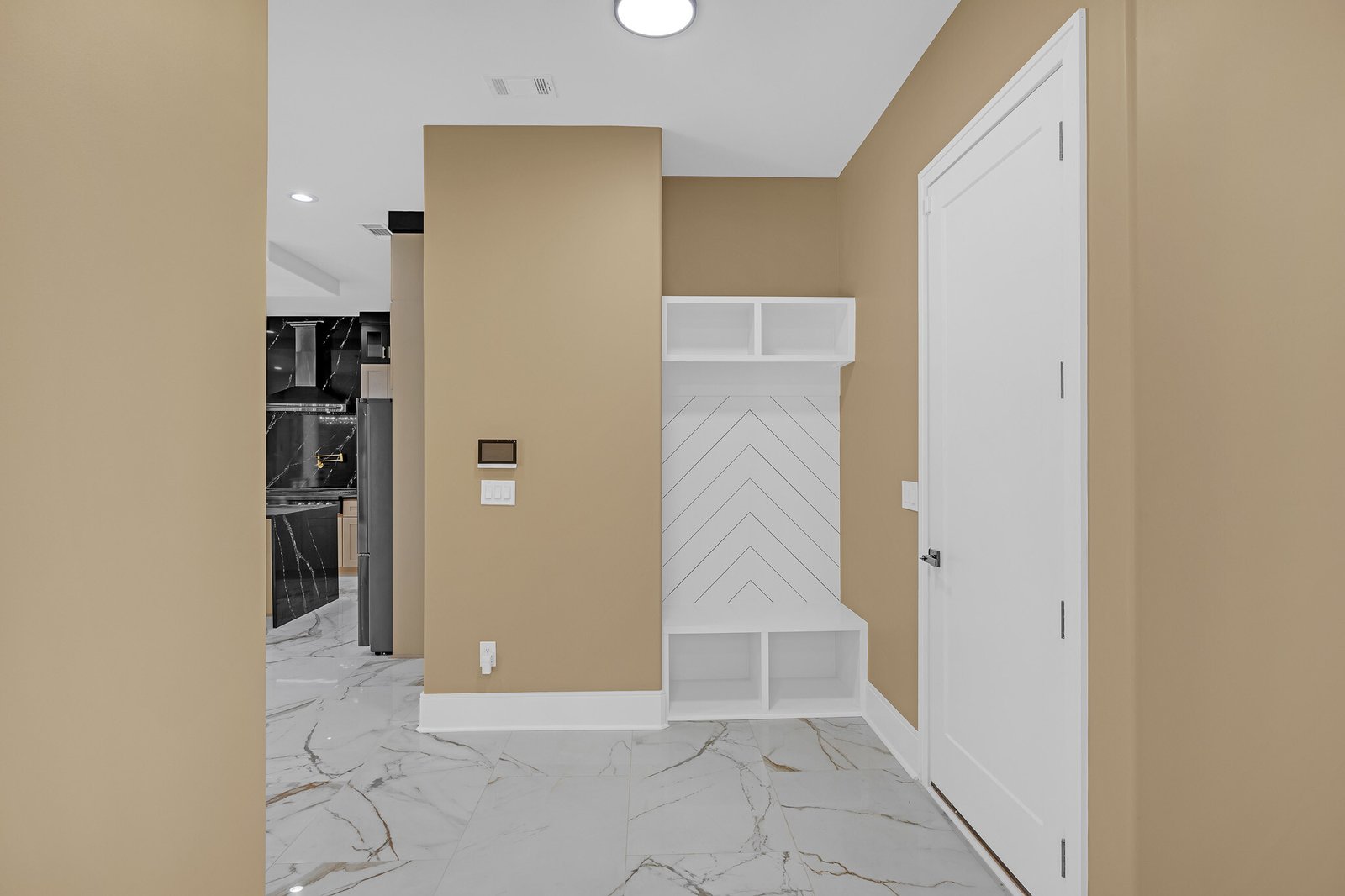 591 Decoupage Dr-26