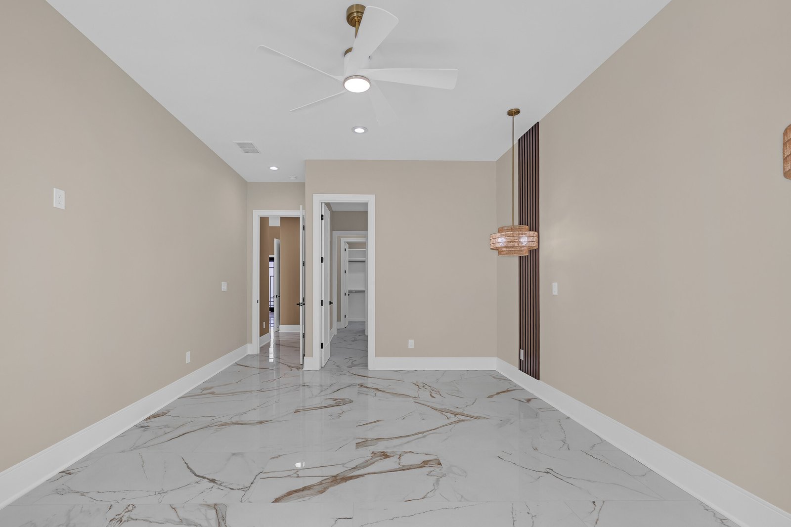 591 Decoupage Dr-30
