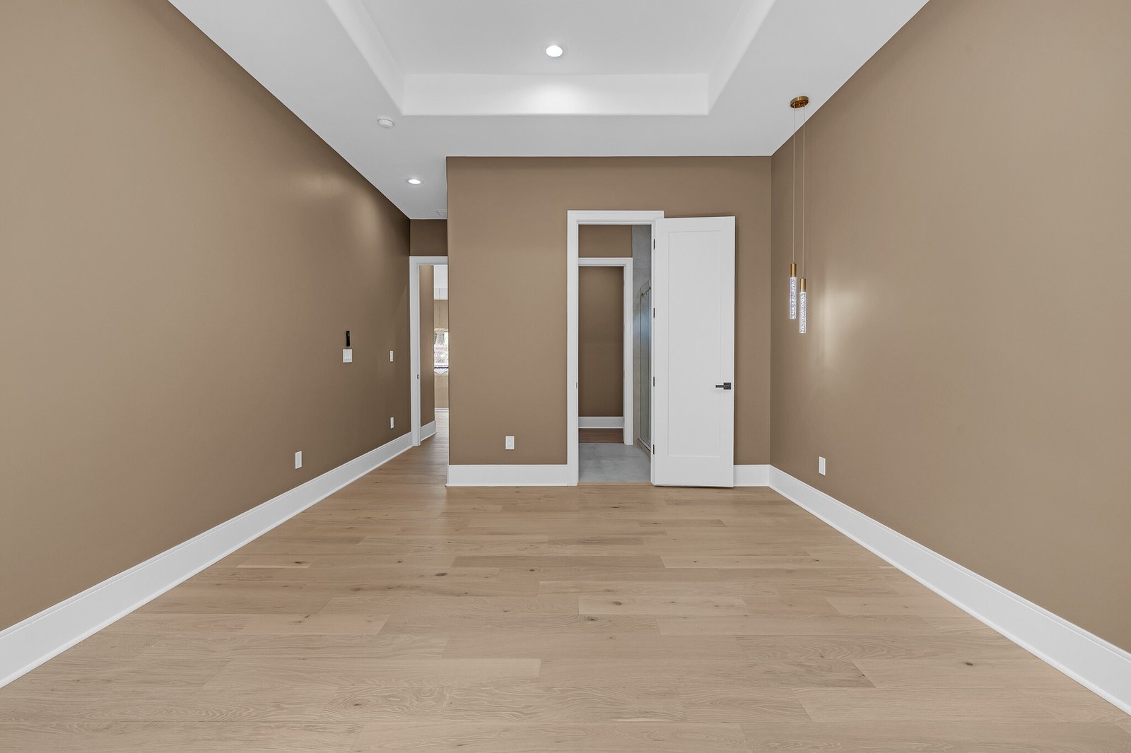 591 Decoupage Dr-57